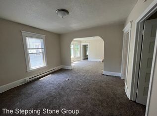 921 Queen Ave N, Minneapolis, MN 55411