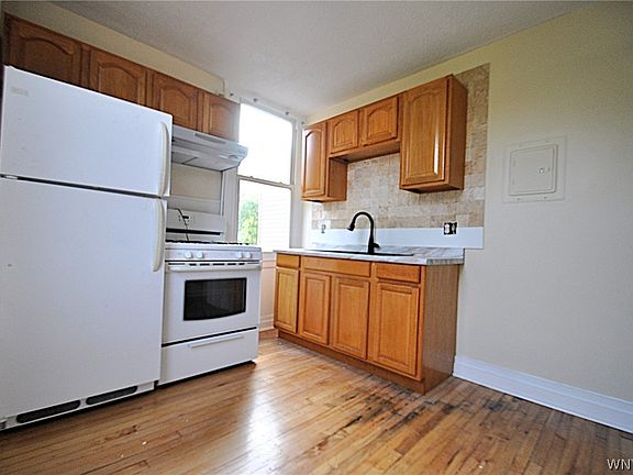 4th image of 8525 Main St