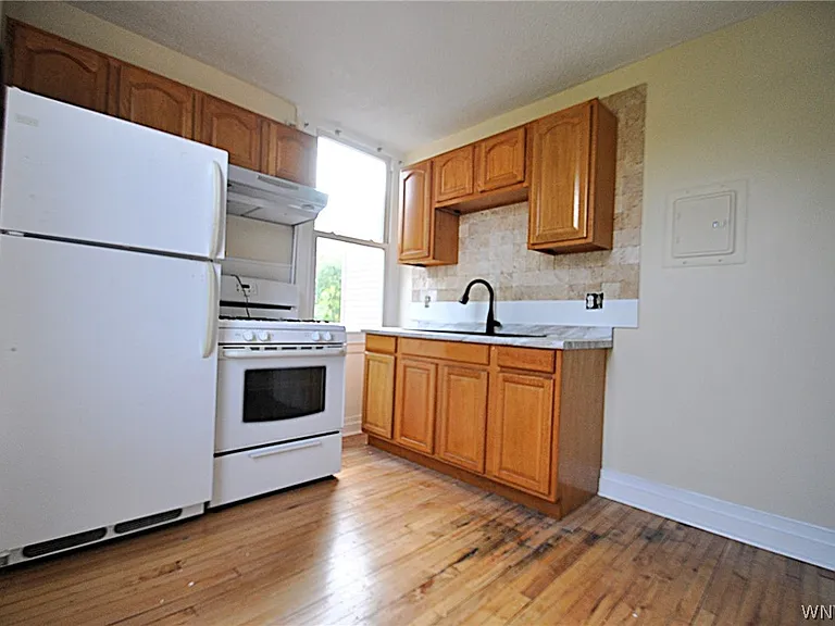 8525 Main St — Photo 4
