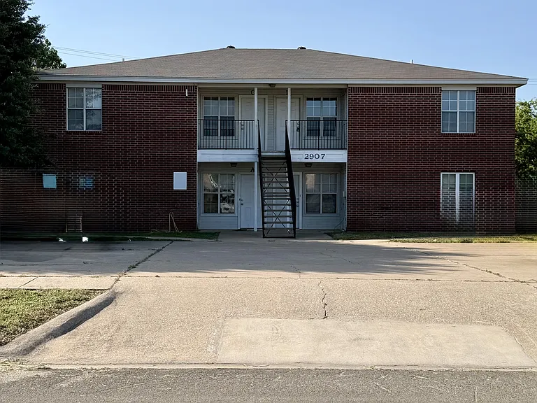 2907 Cantabrian Dr #D — Photo 1