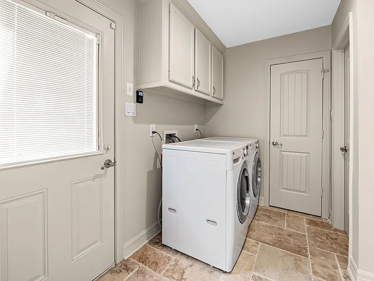 2227 Parana Dr — Photo 26