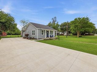 6940 Howe St, Groves, TX 77619