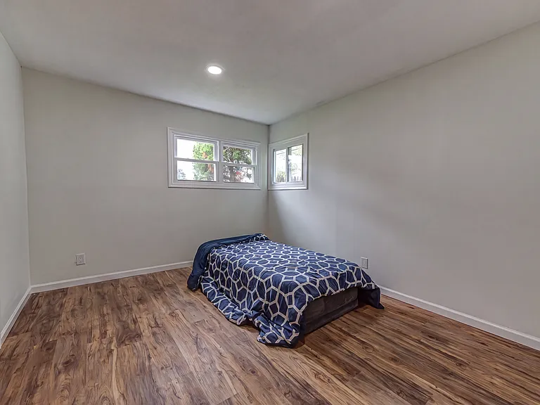 2528 Marshall Ave — Photo 7