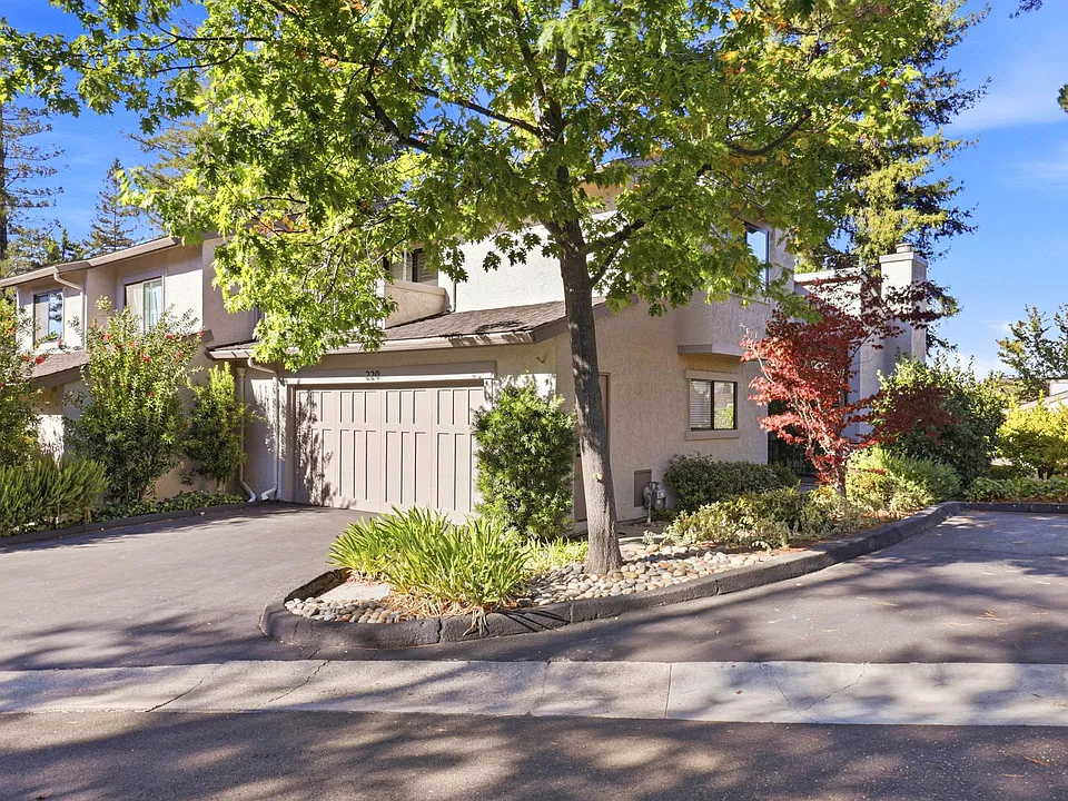 220 Sand Hill Cir