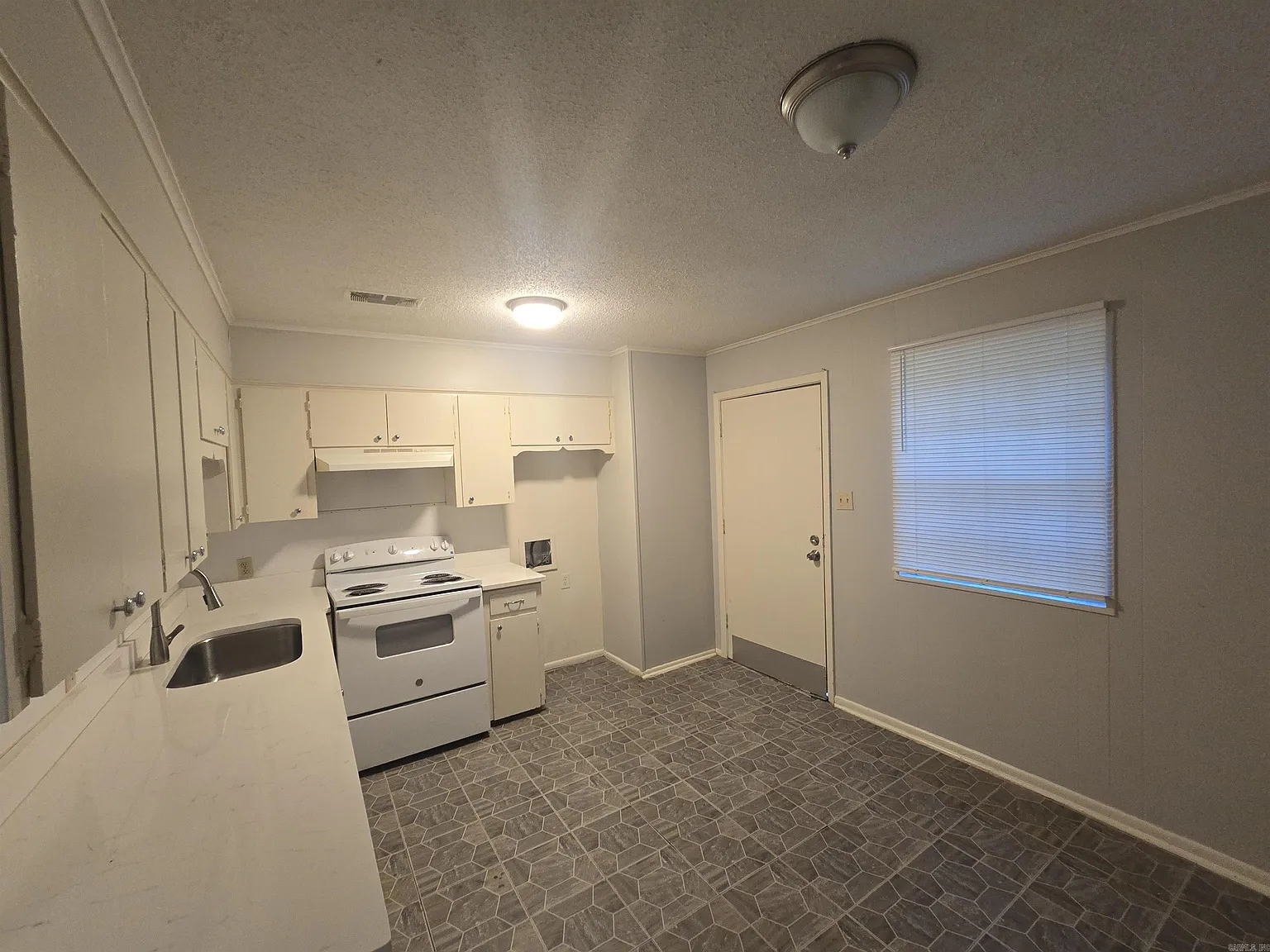 2 bed, 1.0 bath, 870 sqft, $795 — Photo 3