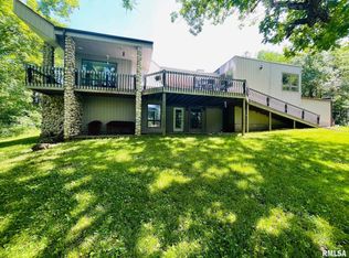 90 Emmy Rd, Macomb, IL 61455