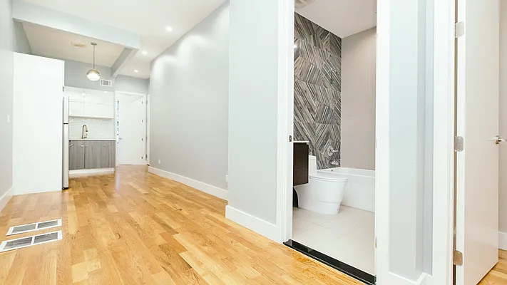 Rented by Nooklyn NYC LLC | media 41
