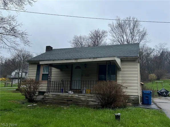 6944 E Wood St, Lowellville, OH 44436