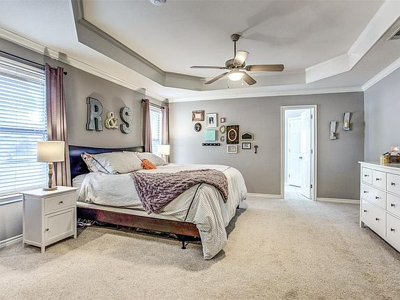 3rd image of 180 Lakeview Dr
