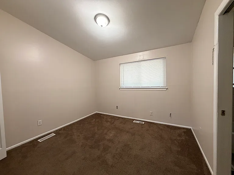 29609 Everett St — Photo 8