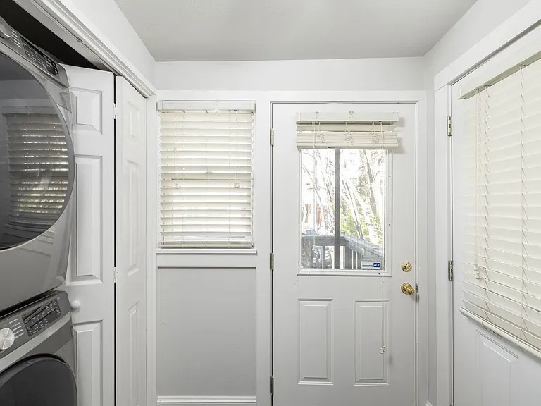 349 N Rollston Ave — Photo 20