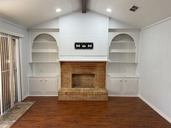 5th image of 1014 Robinson St