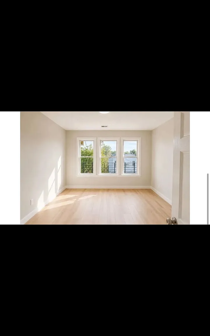 3 bed, $2,295 — Photo 3