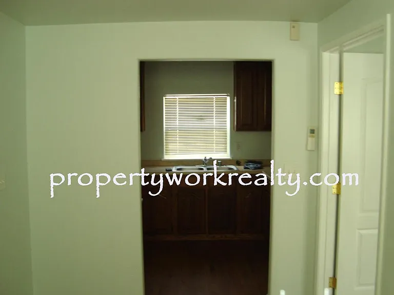 1721 Montana Ave — Photo 3