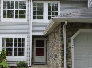 5 Stallion Ct, Tinton Falls, NJ 07753