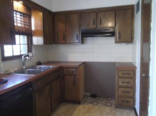 9715 Hillcrest Rd, Kansas City, MO 64134