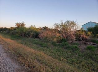 17 W Red Oak Ln, Rockport, TX 78382