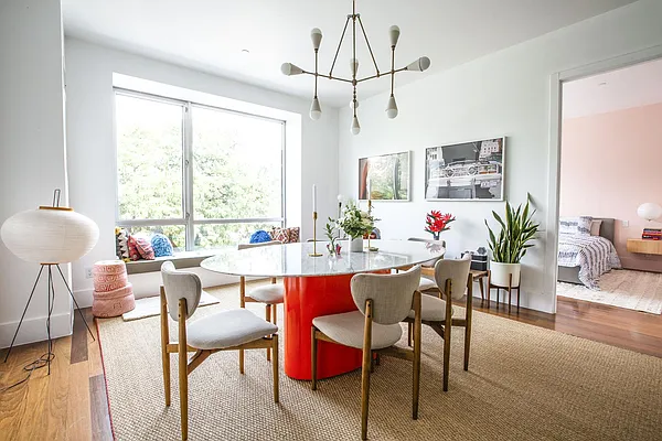 Sold by R New York | media 10