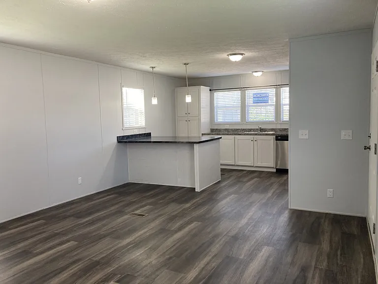 897 S Oak Brook Pl — Photo 2