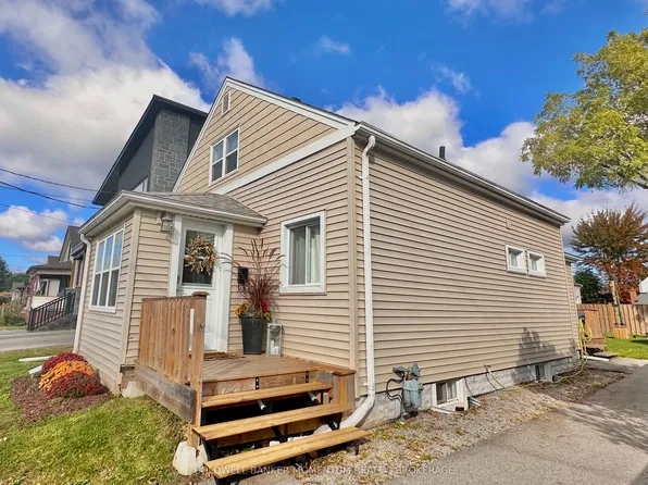 6449 Murray St, Niagara Falls, ON L2G 2K8