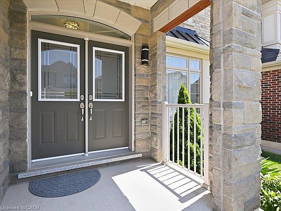 3rd image of 39 Avanti Cres