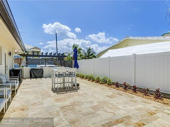 3rd image of 4561 Poinciana St