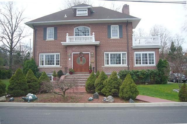 1st image of 22 Fairlawn Ave