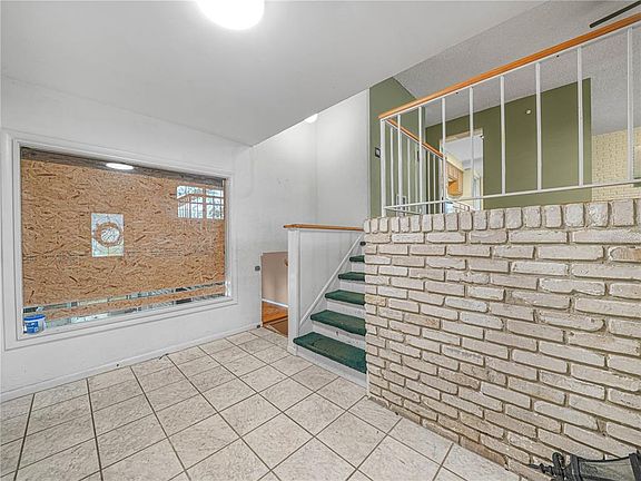 2nd image of 129 Lake Otis Rd SE