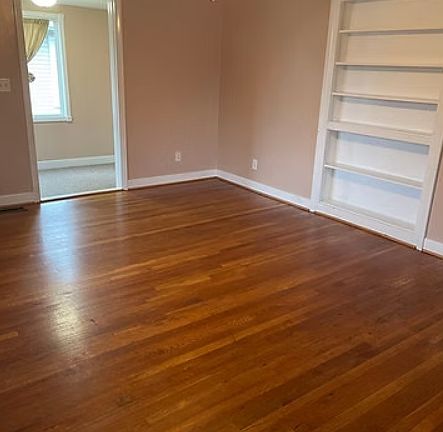 4th image of 623 S College Ave