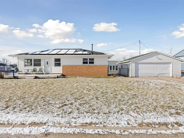 4500 Hiawatha Ave NE, Cedar Rapids, IA 52402