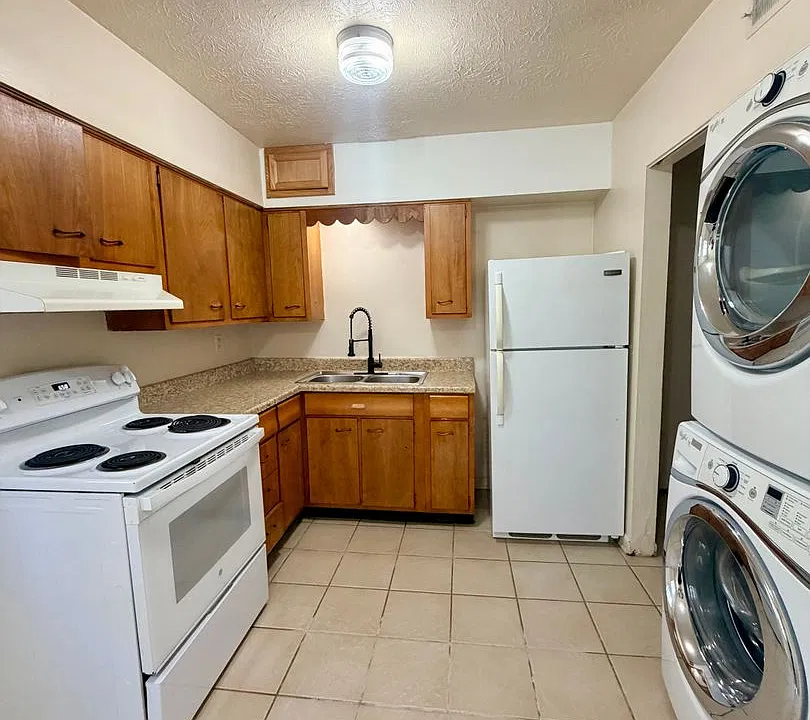 104 Dale Ave #2