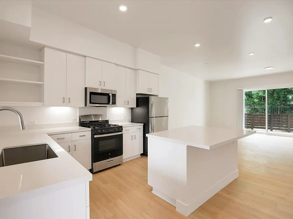 5317 Calle Real #108