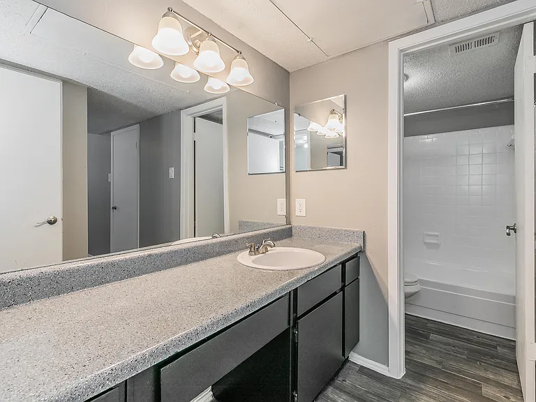 Station 121 at Town Center Apartments — Photo 51