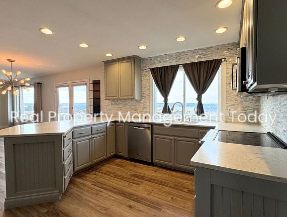 4th image of 9916 181st Avenue Ct E