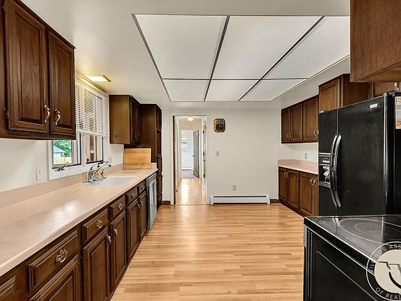 4th image of 731 Orchard Ln