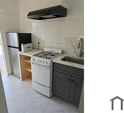 1423 W 20th St #8 — Photo 4