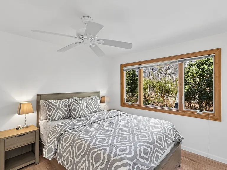 27 Montauk Ave — Photo 21