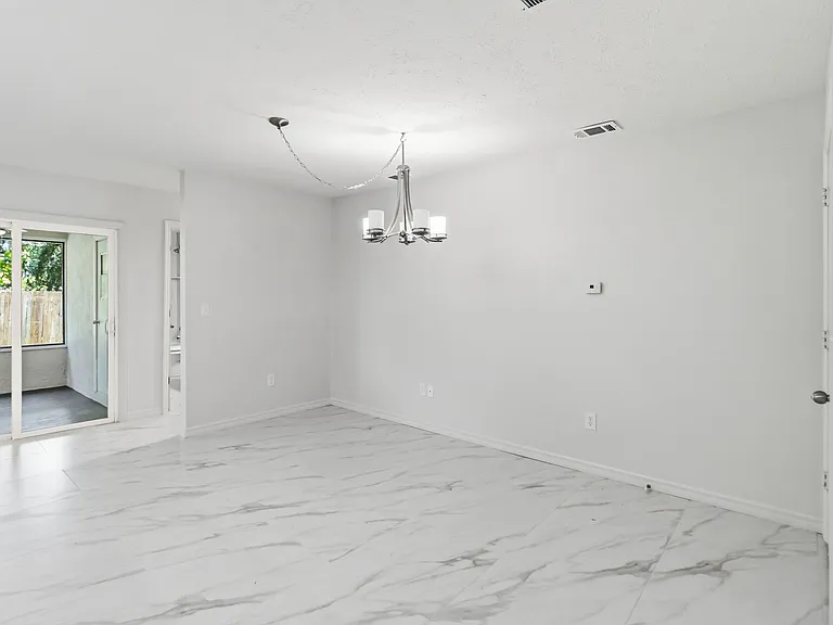 1534 Frances St — Photo 14