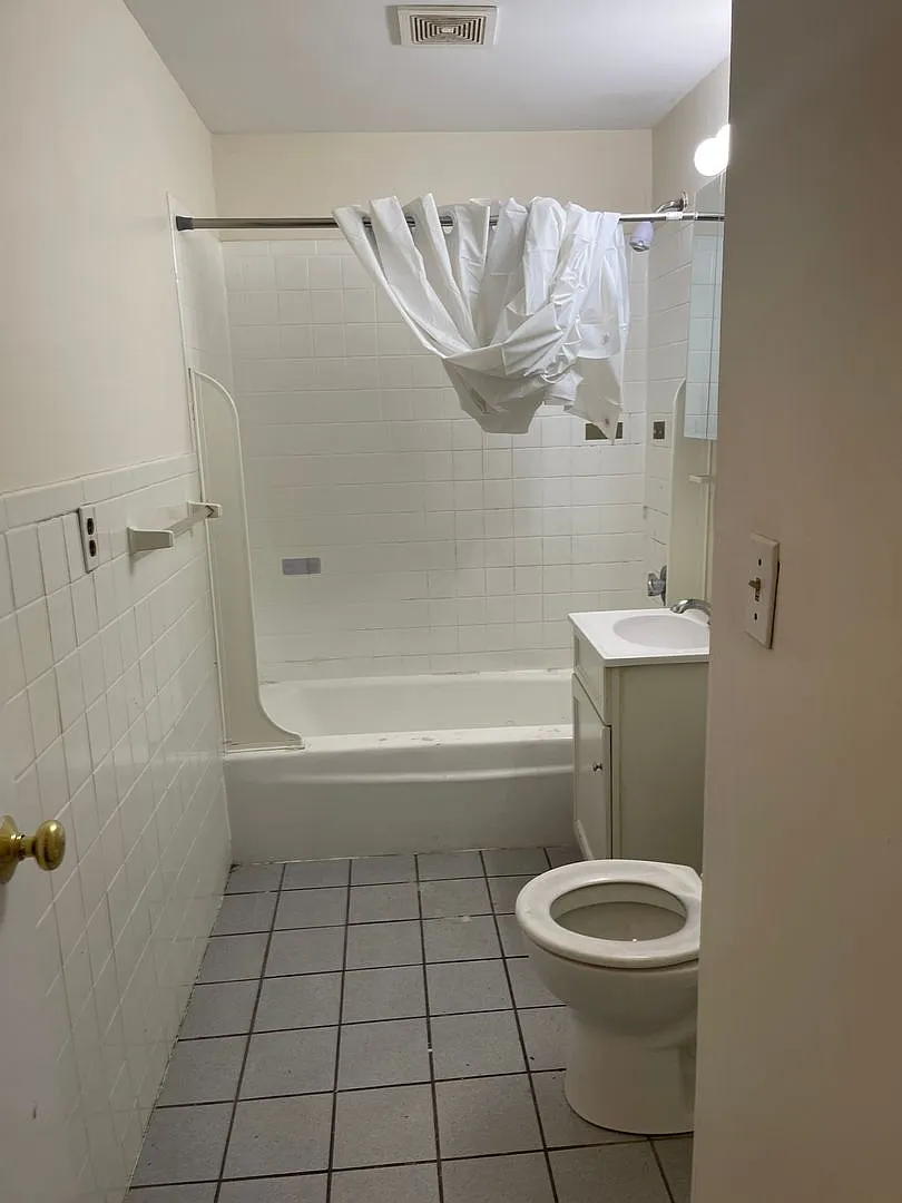 FREE Month Packards Corner Modern Spacious 2 bed HT HW Included pets and students ok — Photo 3