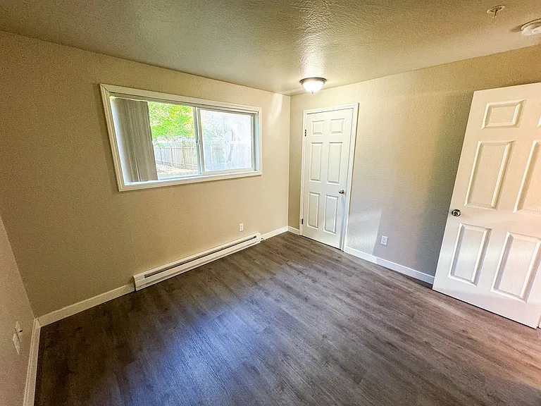 3446-3462 Hadley St NE — Photo 13
