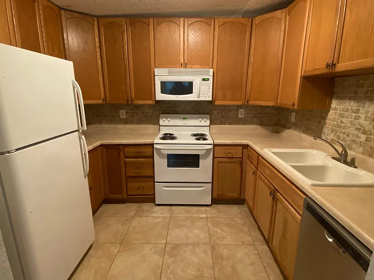 21 Nesmith Ave — Photo 7