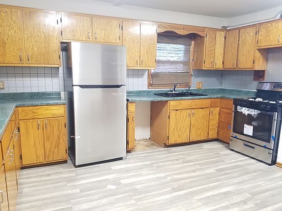 3rd image of 952 Sard Ave