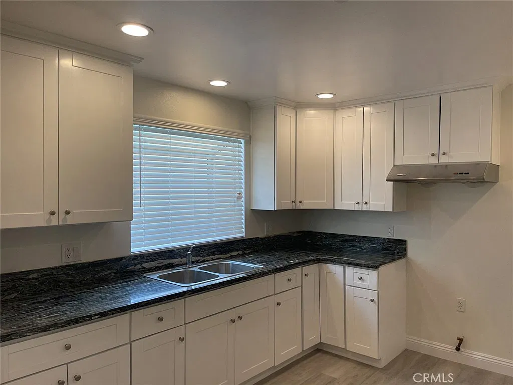 3 bed, 2.5 bath, 1700 sqft, $3,850 — Photo 2