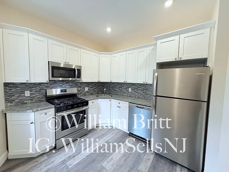 64-66 Sherman Pl #27 — Photo 2