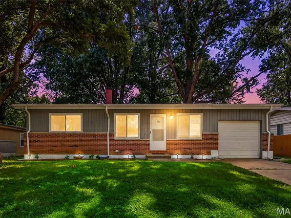 1316 Bayonne Dr, Saint Louis, MO 63138