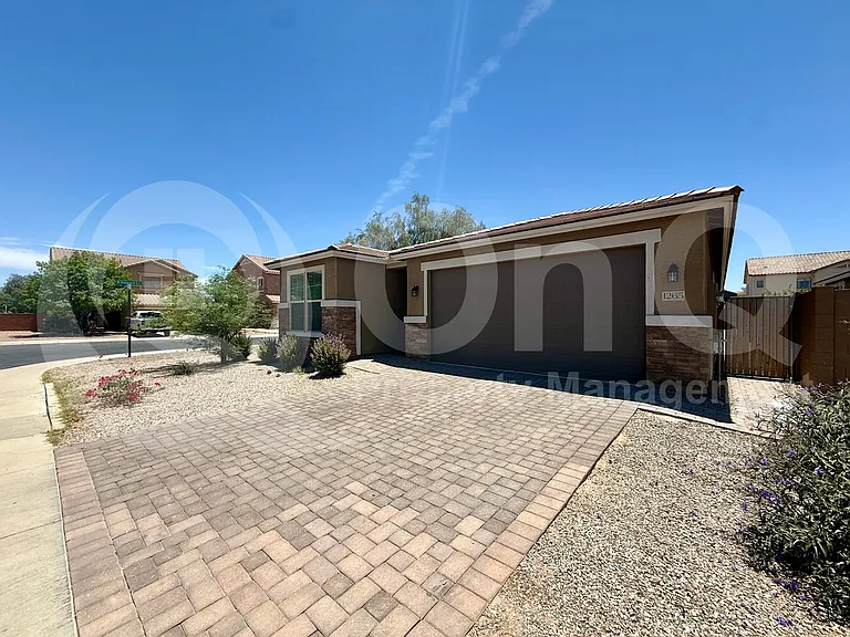 1265 E Kingman St — Photo 29