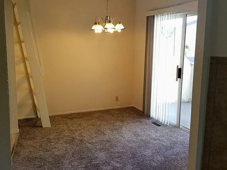 1043 Southwood Dr #L — Photo 8