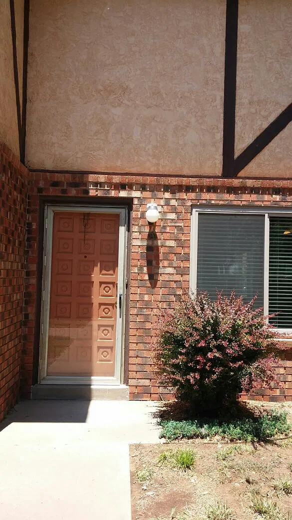 Colonial Park 2 Bedroom Condo — Photo 2