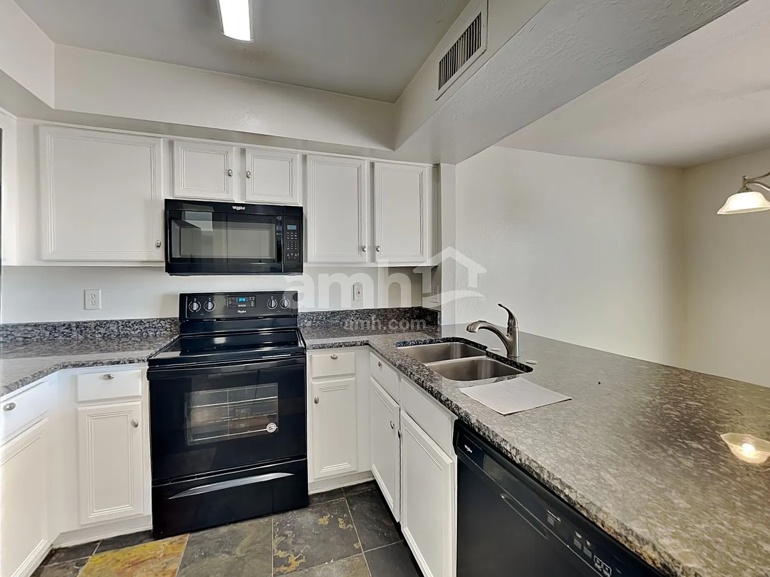 3 bed, 2.5 bath, 1511 sqft, $2,335 — Photo 3