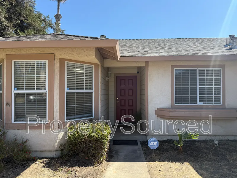3 bed, 2.0 bath, 1270 sqft, $2,650 — Photo 4